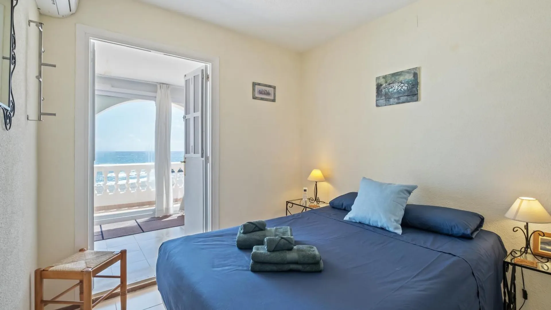 Beachfront Bliss Seaside Retreat Apartment Manilva