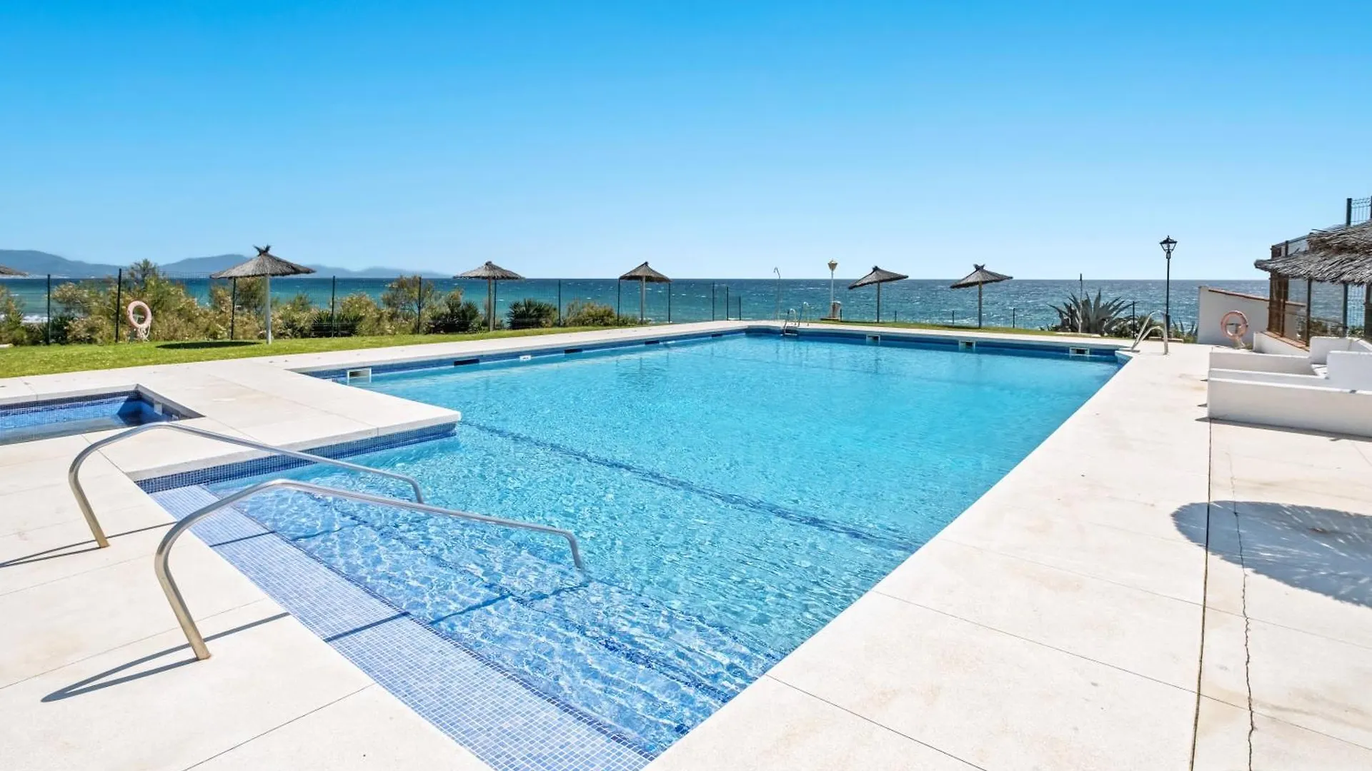 Beachfront Bliss Seaside Retreat Apartment Manilva