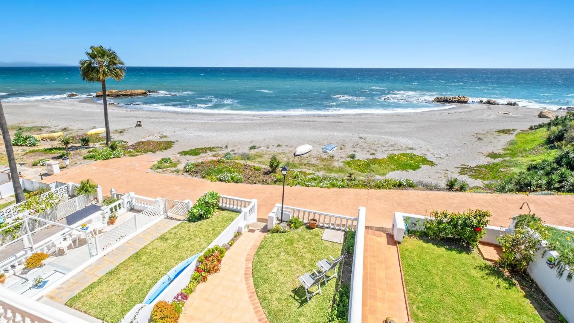 Beachfront Bliss Seaside Retreat Apartment Manilva 0*,
