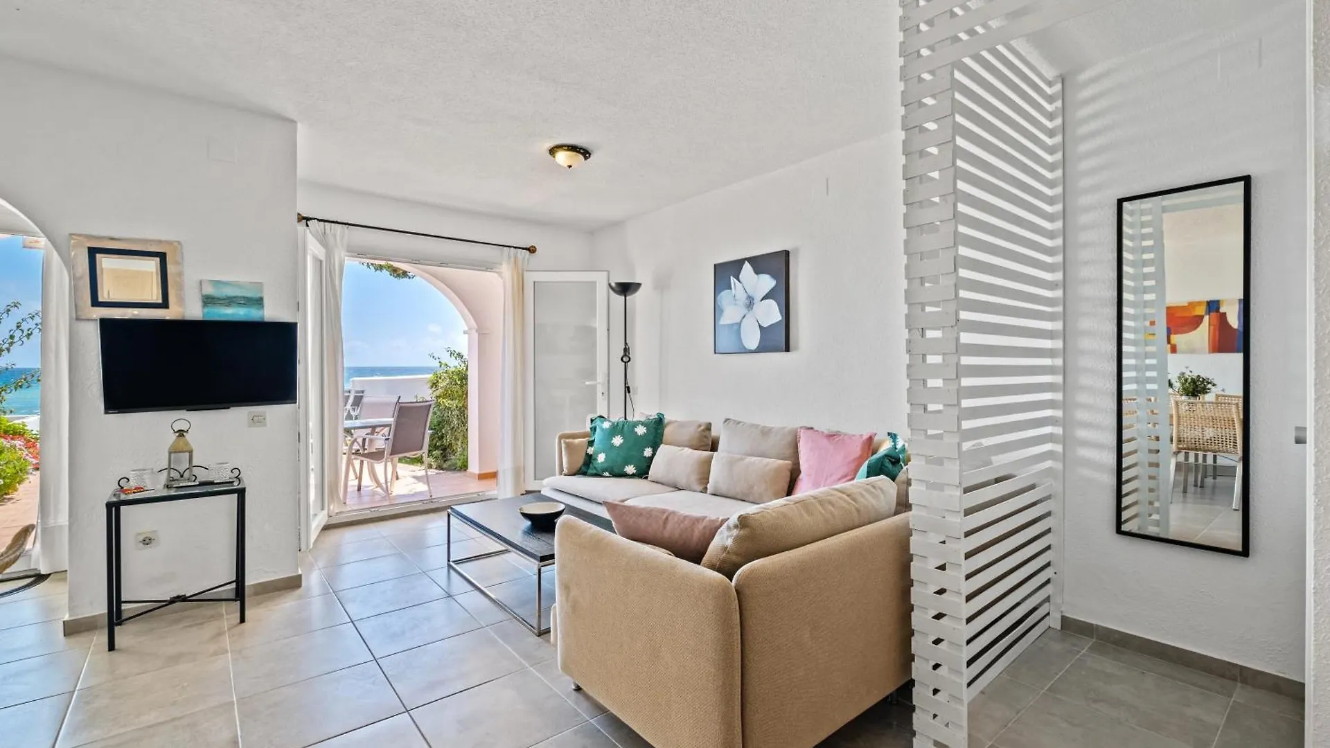 Beachfront Bliss Seaside Retreat Daire Manilva