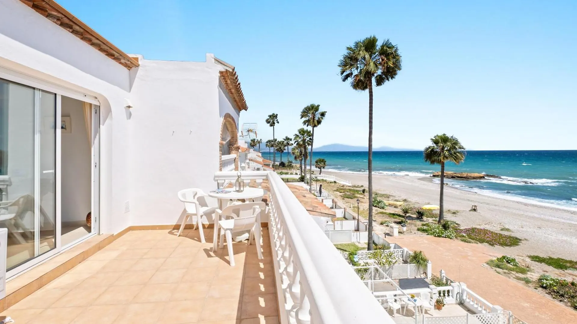 Beachfront Bliss Seaside Retreat Apartment Manilva