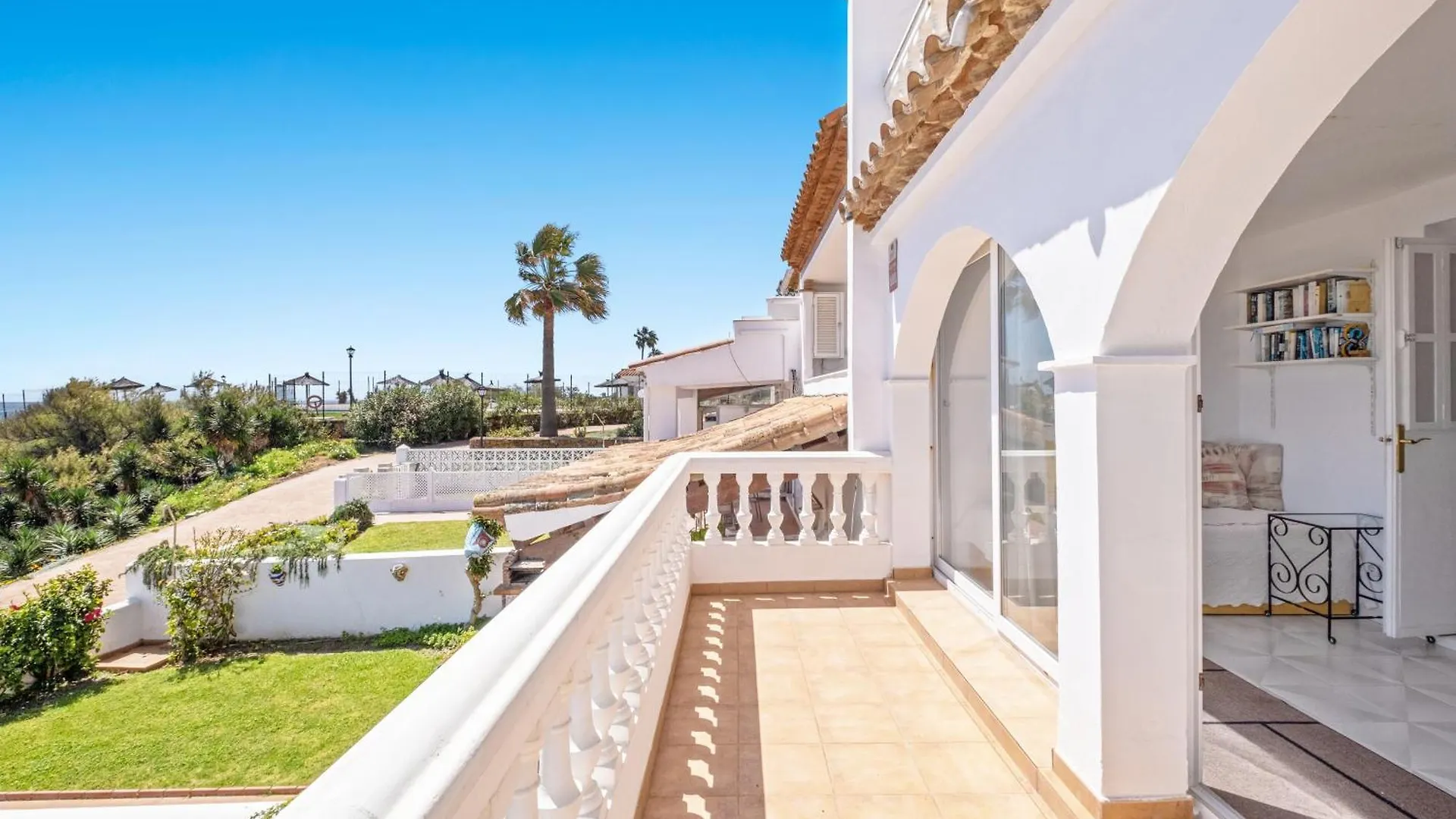 Beachfront Bliss Seaside Retreat Apartment Manilva Spain