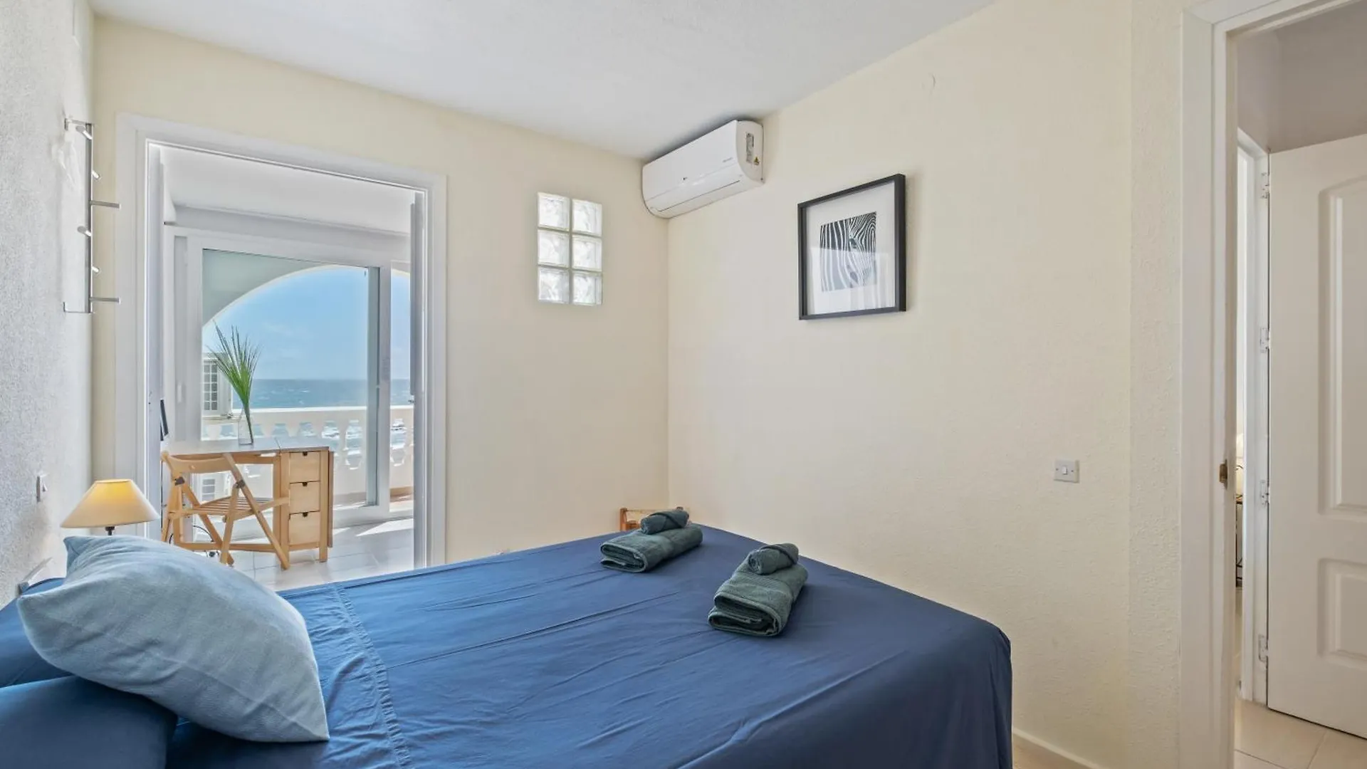 Beachfront Bliss Seaside Retreat Apartment Manilva 0*,